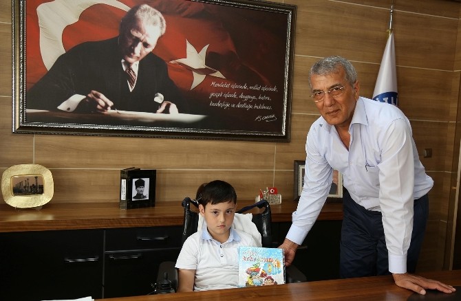 Mezitli'de Her Salı Halk Günü Düzenleniyor ve Vatandaşlar Sorunlarını İletiyor