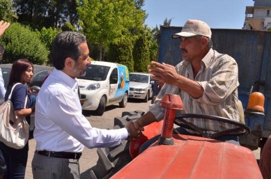 Aydın'da Mehmet Sadık Atay, Sanayi Sitesi'nde esnaf ziyaretleri yaptı.