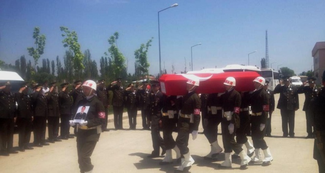 Iğdır'da Şehit Olan Asteğmen Özdemir'in Cenazesi Kırıkkale'ye Uğurlandı