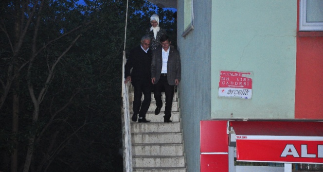 Ahmet Davutoğlu, Şırnak'ta Miting Sonrası Ev Ziyareti Gerçekleştirdi