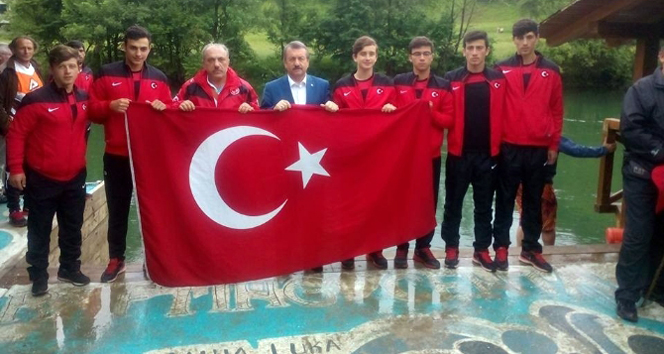 Bosna Hersek Banya Luka'da 19 Yaş Altı Rafting Takımı Altın Madalya Kazandı