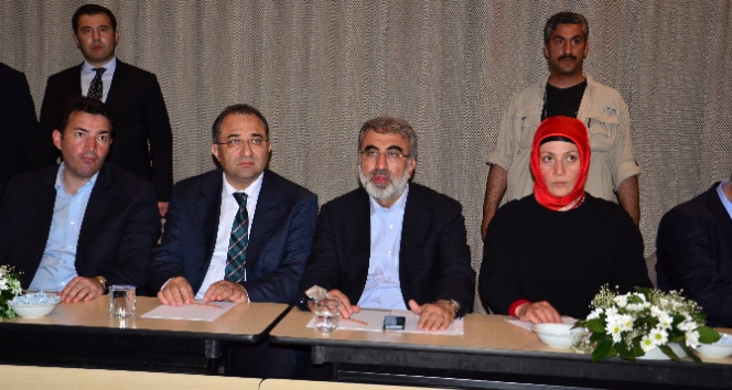 Zonguldak'ta Bakan Yıldız, CHP'yi eleştirerek insanlara hakaret ettiklerini ifade etti.