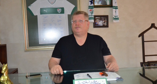 Bursaspor İkinci Başkanı Hasan Gülayan, Bursaspor’u şampiyon yapmak için dünya çapında bir futbolcu transfer edeceklerini açıkladı.