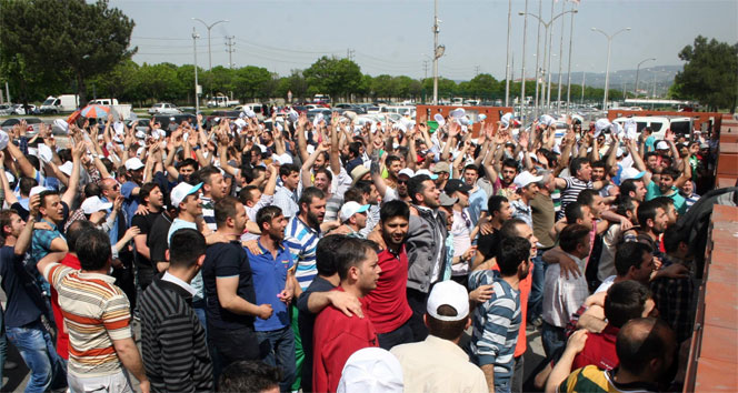 Bursa Oyak Renault Fabrikasında İşçiler Üretime Yeniden Başladı