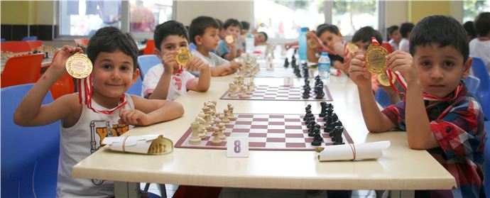 Mersin'de Yıldırımhan Eğitim Kurumları 4. Geleneksel Satranç Turnuvası'nı Düzenledi