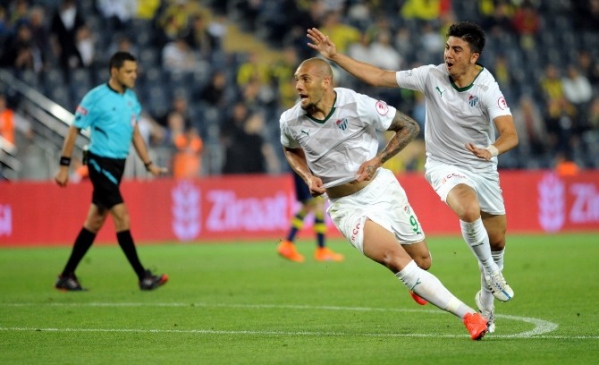 Bursaspor İkinci Başkanı Hasan Gülayan, Bursaspor’a dünya çapında bir yıldız futbolcu katılacağını açıkladı.