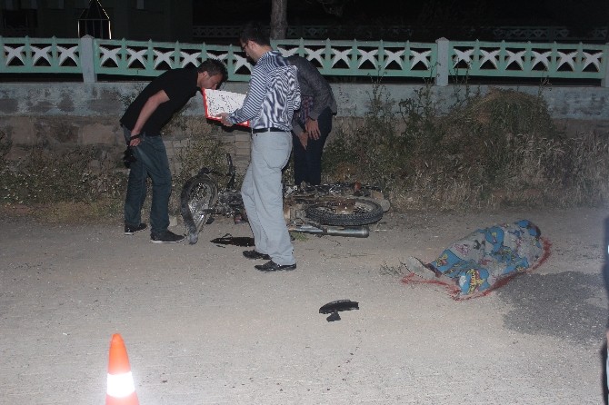 Konya Hüyük'te Motosikletin Cami Duvarına Çarpması Sonucu 1 Kişi Hayatını Kaybetti