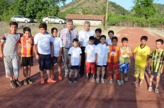 Dalaman Atakent Mahallesi'nde Mini Futbol Sahası Yapıldı