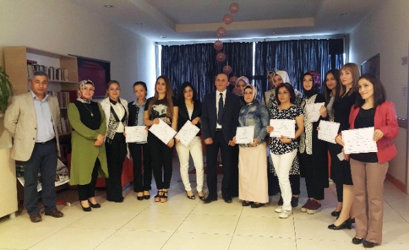 Pursaklar Ayyıldız Hanım Evi'nde Bilgisayar Destekli Muhasebe Sertifikası Alan 12 Kadın