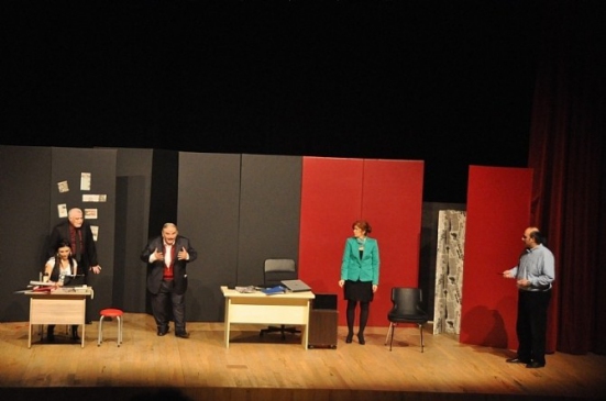 Çukurova'da 28 Mayıs'ta "2. Baskı" Tiyatro Oyunu Ücretsiz Olarak Sahnelenecek