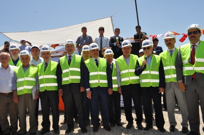Manisa Demirci'de 50 Yıl Sonunda Yol Yapımına Başlandı