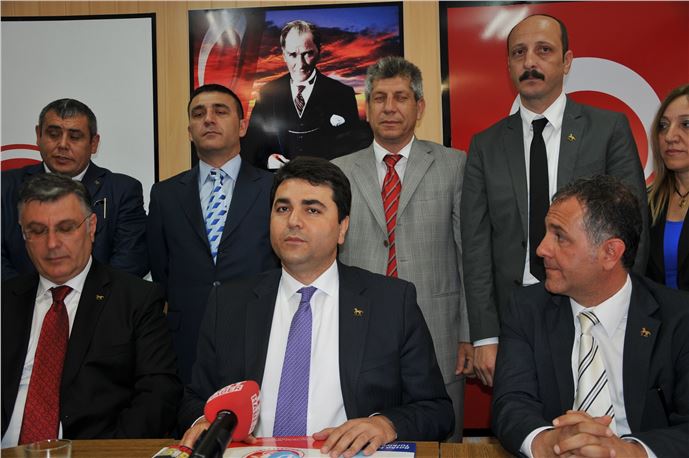 Samsun'da DP Genel Başkanı Gültekin Uysal, İktidarın Menderes'i Siyasi Malzeme Olarak Kullanmasını Eleştirdi.