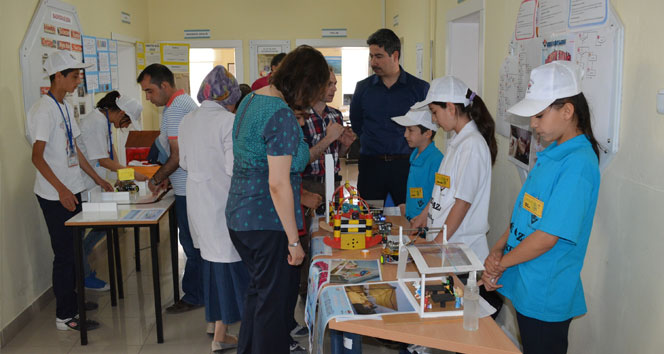 Niğde Merkez'de TUBİTAK 4004 Bilim Fuarları Kapsamında Robotik Yarışma Düzenlendi
