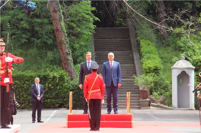 Sırbistan Başbakanı Tiran'da Arnavutluk Başbakanı ile Görüştü