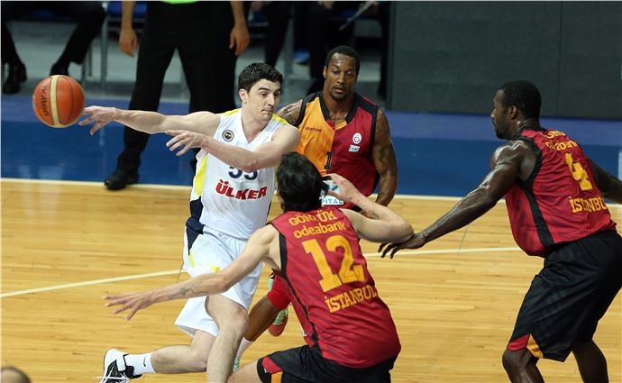 İstanbul'da Fenerbahçe Ülker, Galatasaray Liv Hospital'ı 67-59 mağlup etti