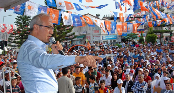 Antalya Kaş'ta Lütfi Elvan, 12 yılda 80 yıllık hizmet geçildiğini belirtti.