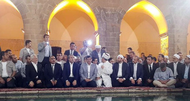 Mardin'de Diyanet İşleri Başkanlığı Tarafından Düzenlenen Kürtçe Mevlit Programına Başbakan Davutoğlu Katıldı