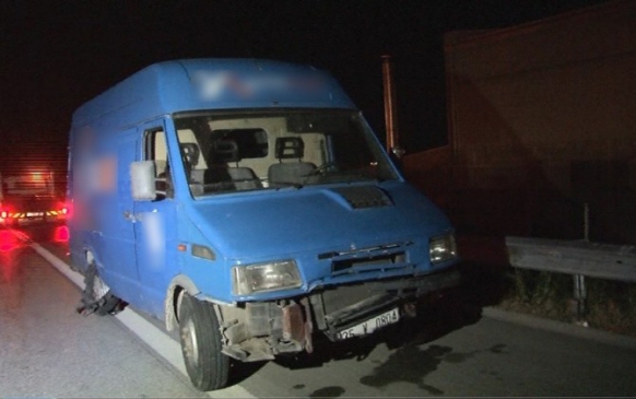 İzmir'de Yurt Dışına Kaçmaya Çalışan 25 Suriyeli Yakalandı