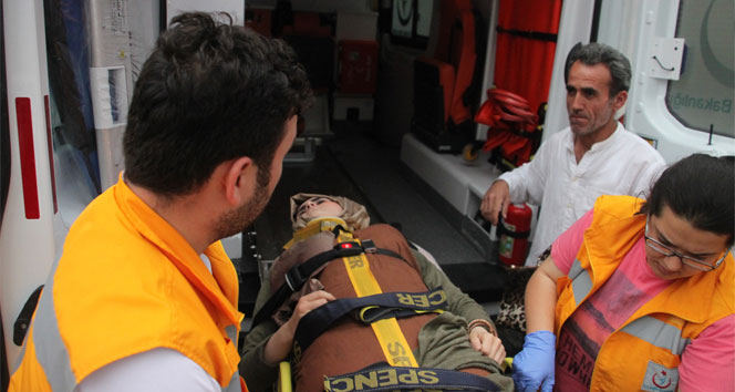 Zonguldak Ereğli'de Yolun Karşısına Geçen Genç Kıza Otomobil Çarptı