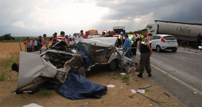 İzmir Tire'de Tankerle Çarpışan Otomobildeki Yaşlı Çift Hayatını Kaybetti
