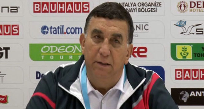 Adana Demirspor, Antalyaspor ile Oynadığı İlk Maçta 3-0 Yenildi