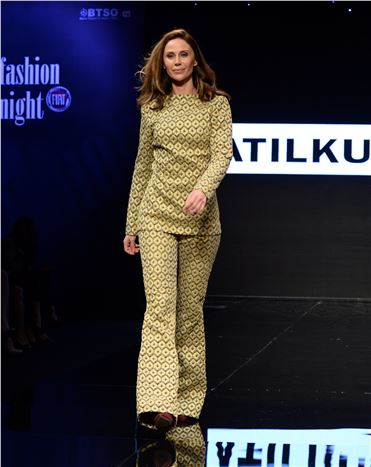 Bursa'da Düzenlenen Defilede Atıl Kurtoğlu'nun Koleksiyonu Tanıtıldı