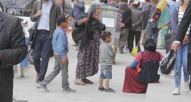 Hakkari Merkez'de Cadde ve Sokaklarda Dilencilik Faaliyetleri Artıyor