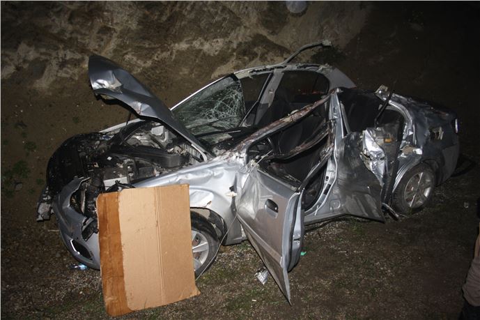 Sakarya Mudurnu'da Dorseye Çarpan Otomobil Kazasında 2 Kişi Hayatını Kaybetti