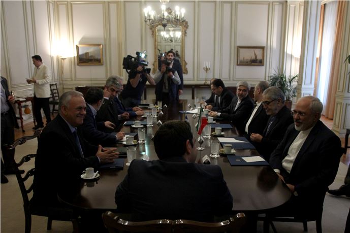 Atina'da Başbakan Çipras, İran Dışişleri Bakanı Zarif'i Kabul Etti