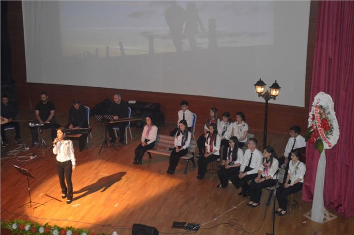 Artvin'de Meslek Lisesi Öğrencilerinin Şiir Dinletisi İlgiyle İzlenildi