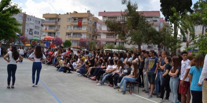 Kuşadası'nda Şehit Kaya Aldoğan Lisesi'nde Bahar Şenliği Düzenlendi