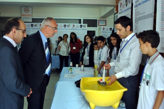 İncirliova'da Başkan Kale, Bilim Fuarı'na Katıldı ve Öğrencileri Teşvik Etti