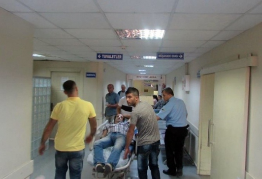 Adana Ceyhan'da Polis Aracı ve Otomobil Çarpıştı, 5 Yaralı