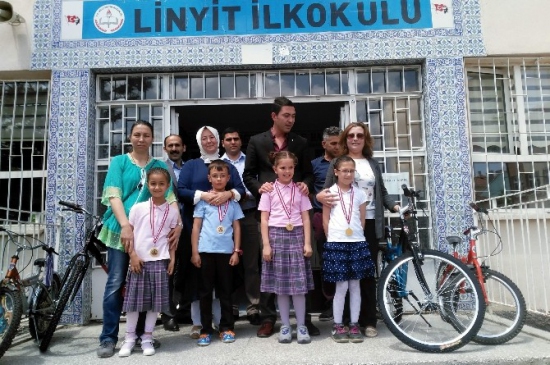 Kütahya Linyit İlkokulu'nda 'Ailemle Okuyorum' Projesi Kapsamında Yarışma Düzenlendi