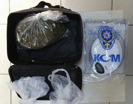 İzmir'de 35 Kilo Esrar Maddesi Ele Geçirildi, 2 Kişi Tutuklandı