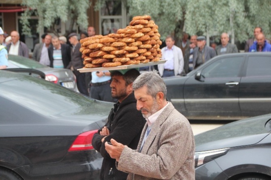 Bilecik Pazaryeri'nde Bakan Avcı'nın Ziyareti Simitçiye Yarar Sağladı