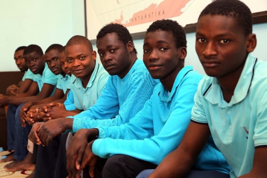 İstanbul Fatih'teki Uluslararası İmam Hatip Lisesi'nde 16 Öğrenci Hafızlık Eğitimi Başarıyla Tamamladı