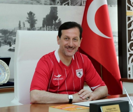 İlkadım'da Belediye Başkanı Erdoğan Tok, Samsunspor-Alanyaspor Maçı İçin Formasını Giydi
