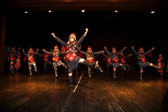 Bursa Fethiye'de Anadolu'nun Renkleri Derneği'nin Etkinliğinde Dans Gösterileri Yapıldı