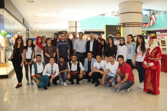 Elazığ'da Fırat Üniversitesi Öğrencileri Grafik Ürünleri Sergisi Düzenledi