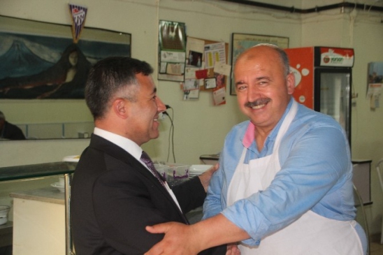 Bilecik Pazaryeri'nde AK Partili Yıldırım, MHP'li Filizli ile Birlikte Yemek Yedi