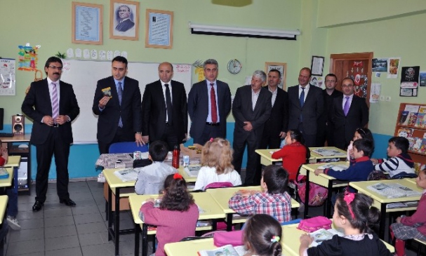 Gümüşhane'de Okul Öğrencilerine Kuru Üzüm Dağıtımı Gerçekleştirildi