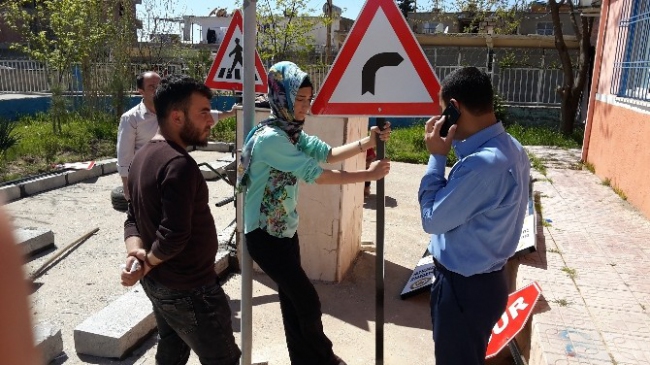 Diyarbakır Silvan'da Öğrenciler Trafik Eğitim Pisti Kurdu