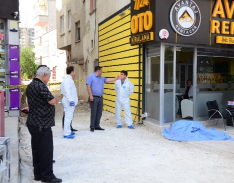 Mersin Mezitli'de Emekli Polis Memuru Nurettin Barka İntihar Etti