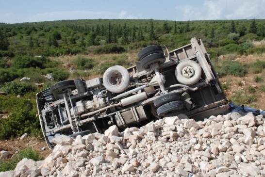 Didim'de Lastiği Patlayan Kamyonet Yoldan Çıktı, 1 Kişi Yaralandı