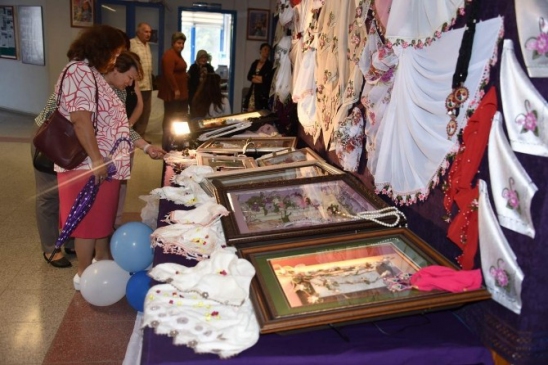 İzmir Aliağa'da Tüpraş Halk Eğitim Merkezi'nde Yıl Sonu Sergisi Açıldı