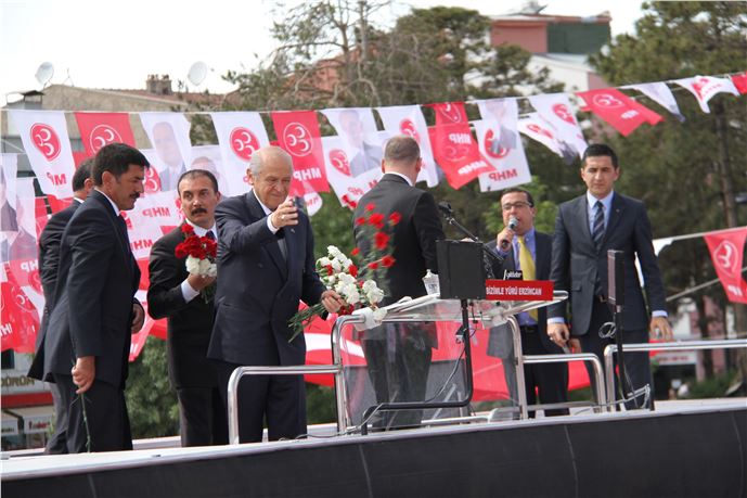 Erzincan'da MHP Lideri Bahçeli, Cumhurbaşkanı Erdoğan'ı Eleştirdi