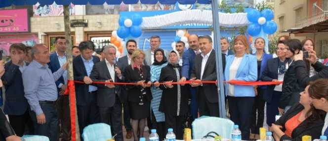 Manisa Yunusemre'de Uncubozköy Hanımlar Lokali Törenle Açıldı