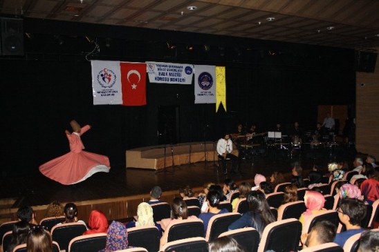 Diyarbakır'da Dicle Üniversitesi ve KYK İşbirliğiyle Halk Müziği Konseri Düzenlendi