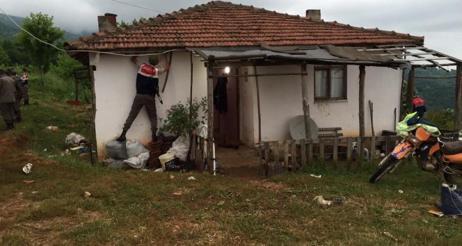 Kocaeli Kartepe'de Düzenlenen Operasyonda 3 Kişi Gözaltına Alındı